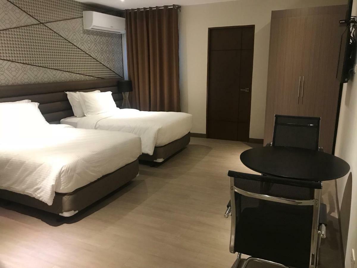 Maxx Hotel Ortigas Pasig City Kültér fotó